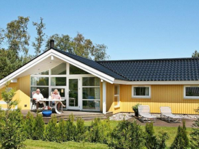 Stylish Holiday Home with Indoor Whirlpool at V ggerl se in Bogø By
